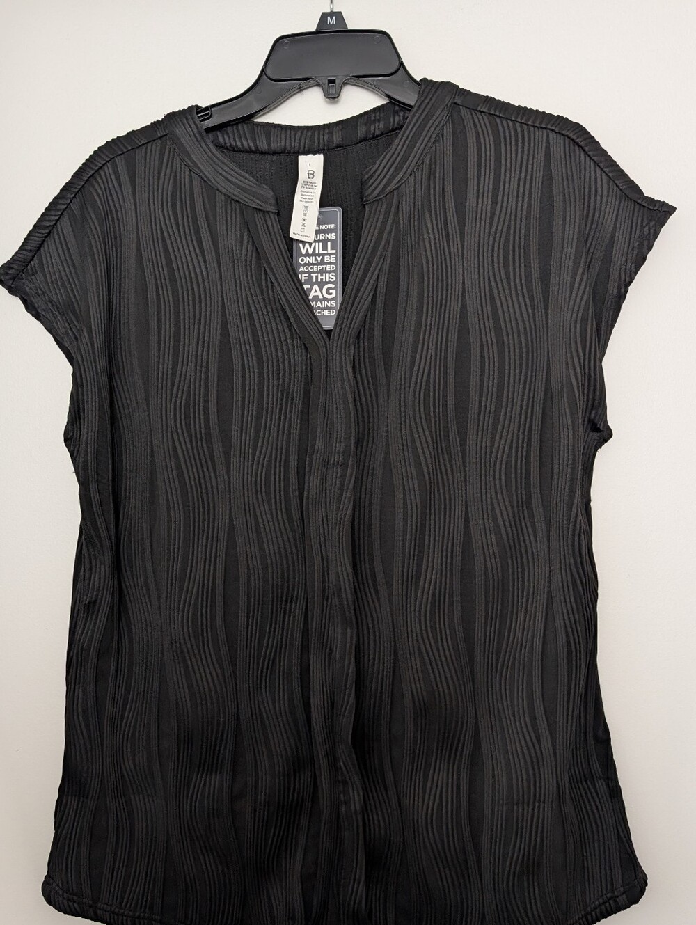 Women’s Black Textured Cap-Sleeve Blouse, Modern Wave Detail